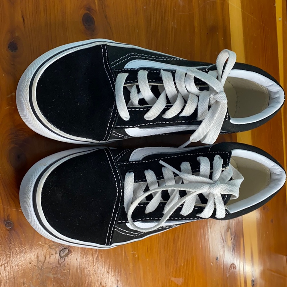Kids black platform vans